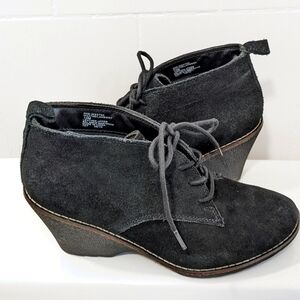 White mountain suede wedges